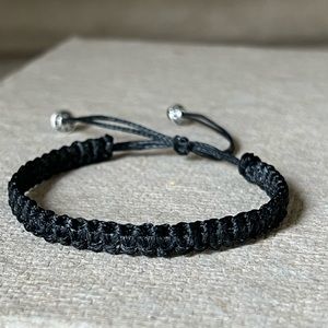 Adjustable bracelet